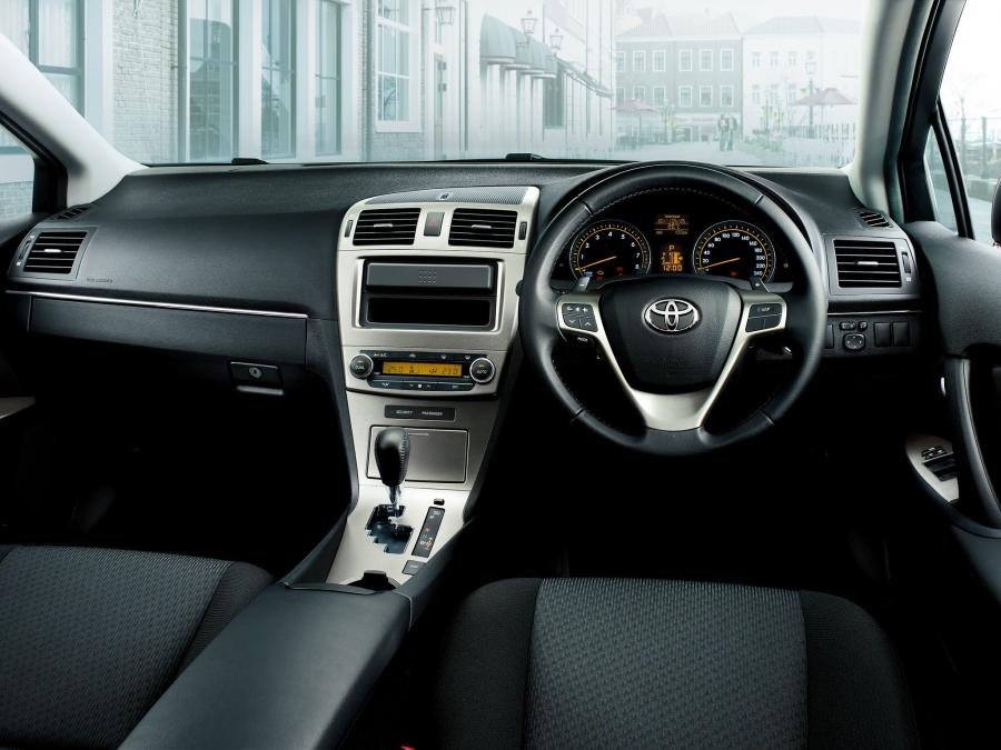  Toyota Avensis 2011 года  (JP) (фото 6 из 10)